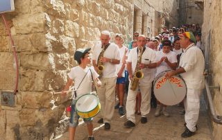 מתופפים לכותל מתופפים ירושלים עם כליזמרים ירושלמים
