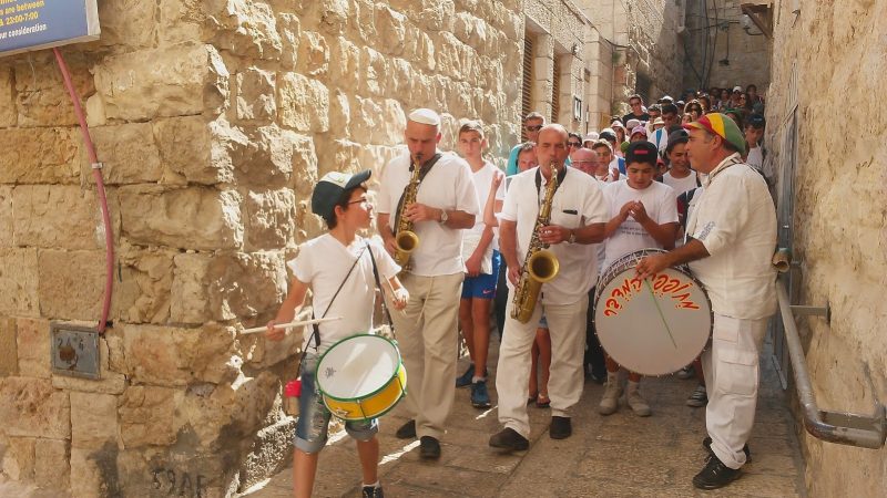 מתופפים לכותל מתופפים ירושלים עם כליזמרים ירושלמים